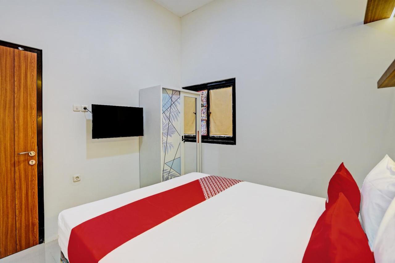 סוראבאיה Oyo 92435 Sunlo Cozy Home Family Homestay Syariah מראה חיצוני תמונה