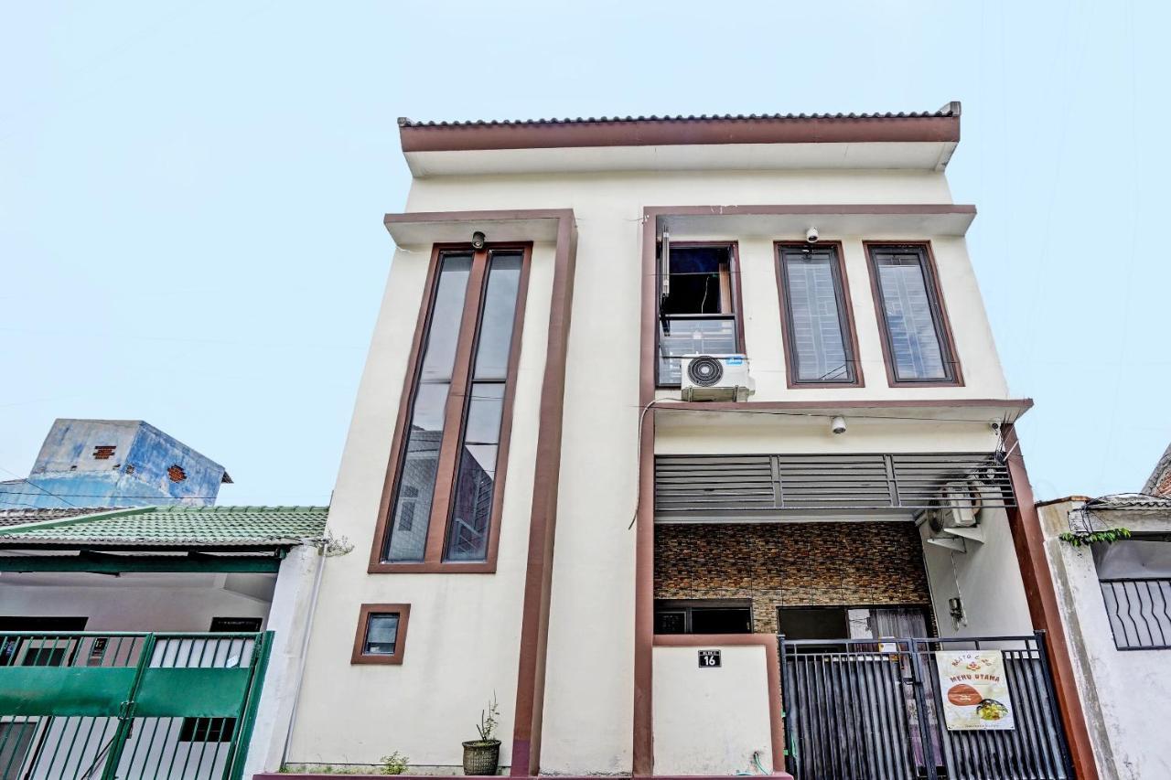סוראבאיה Oyo 92435 Sunlo Cozy Home Family Homestay Syariah מראה חיצוני תמונה