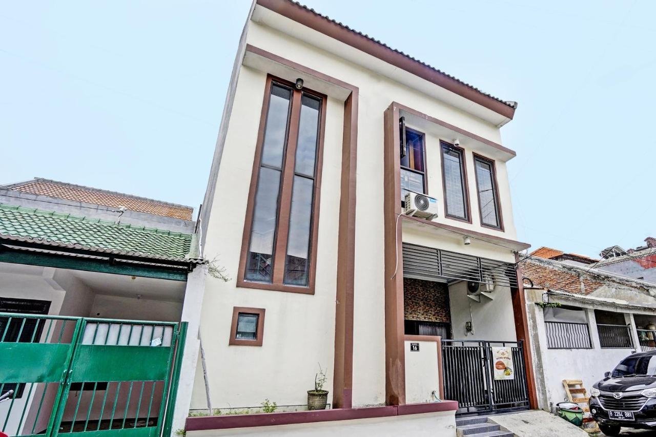 סוראבאיה Oyo 92435 Sunlo Cozy Home Family Homestay Syariah מראה חיצוני תמונה